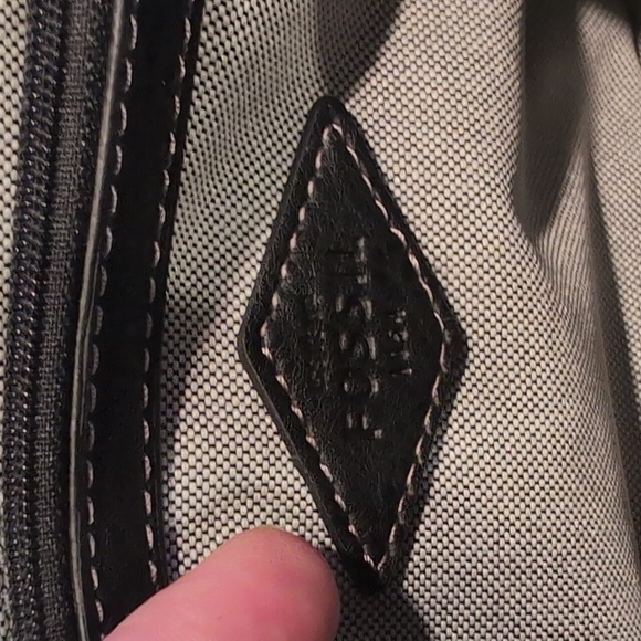 Fossil Heritage Flap black, crossbody purse. - Picture 5 of 9